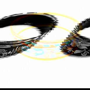 Hermes Black Gold Enamel Bangle for Women: Hermes Black Gold Enamel Bangle for Women Elevate your accessory collection with this exquisite Hermes bangle designed for women. Crafted from high-quality cloisonne/enamel with luxurious gold plating