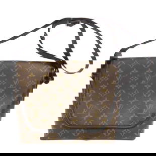 Louis Vuitton M45557 Monogram Magnetic Shoulder Bag 22cm x 24cm x 7cm: Louis Vuitton M45557 Monogram Magnetic Shoulder Bag 22cm x 24cm x 7cm This Louis Vuitton Magnetic Shoulder Bag is a stylish accessory designed for women. Crafted from high-quality Monogram material, i