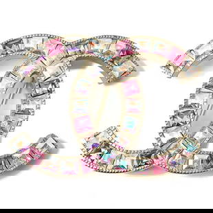 CHANEL Multi Color Rhinestone Brooch Pin 2.8cm x 3.6cm: CHANEL Multi Color Rhinestone Brooch Pin 2.8cm x 3.6cm This exquisite CHANEL brooch pin is designed for women and features a stunning combination of rhinestones in pink and gold tones. Crafted from hi