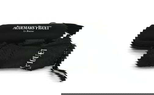 Audemars Piguet Black Umbrella Elegant Design: Audemars Piguet Black Umbrella Elegant Design This elegant Audemars Piguet umbrella features a sleek black design, perfect for those rainy days or sunny outings. The high-quality craftsmanship associa
