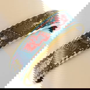 Hermes Email GM Green Cloisonne Bangle with Flag and Bird Design 19cm: Hermes Email GM Green Cloisonne Bangle with Flag and Bird Design 19cm This exquisite Hermes Email GM Bangle showcases a stunning flag and bird design crafted from cloisonne and adorned with gold plati