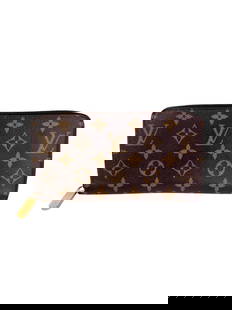 Louis Vuitton Zippy Monogram Wallet Clutch Brown Leather 7.6 x 4.1: Louis Vuitton Zippy Monogram Wallet Clutch Brown Leather 7.6 x 4.1 This Louis Vuitton Zippy Monogram Wallet Clutch is a stylish accessory crafted from premium leather with a chic monogram pattern. It