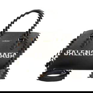 Balenciaga Smallville Handbag Black Calf Leather 16.5x22x13.5cm: Balenciaga Smallville Handbag Black Calf Leather 16.5x22x13.5cm Introducing the Balenciaga Smallville Handbag, an elegant accessory crafted from luxurious black calf leather. Designed for women, this