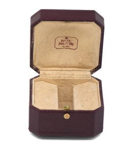 Patek Philippe Single Watch Presentation Box 4x4x2 Inches Authentic: Patek Philippe Single Watch Presentation Box 4x4x2 Inches Authentic This Patek Philippe Presentation Box is a perfect accessory for watch collectors and enthusiasts. Designed to hold a single watch, t