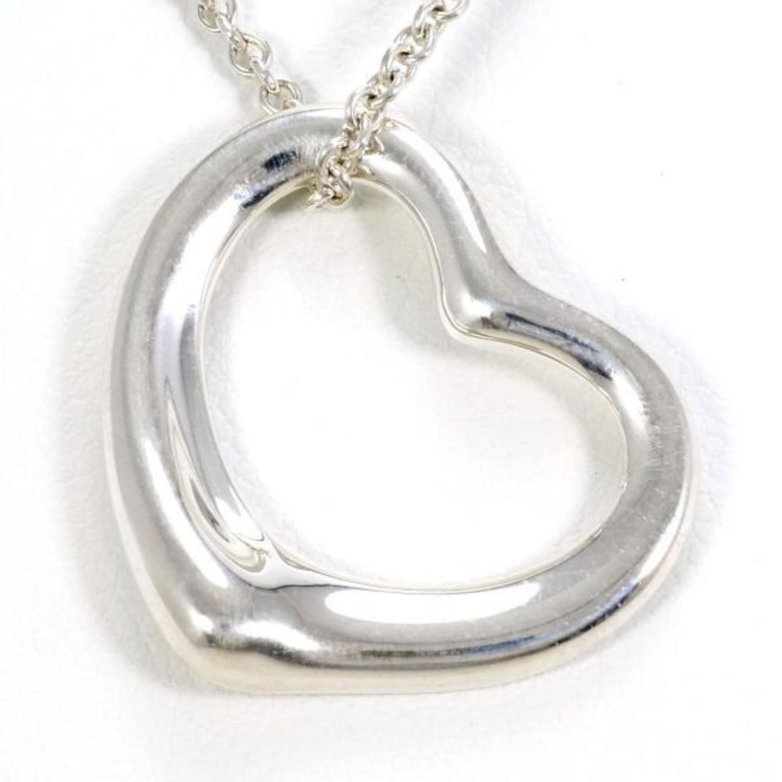 Tiffany 925 Silver Heart Necklace 41cm Women's Jewelry: Tiffany 925 Silver Heart Necklace 41cm Women's Jewelry This elegant Tiffany Heart Silver Necklace is crafted from high-quality 925 silver, showcasing timeless beauty and sophistication. Designed for w