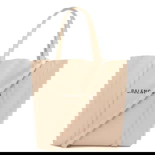 Balenciaga Everyday Tote Handbag Beige Calfskin Women's 21cm x 26cm x 8cm: Balenciaga Everyday Tote Handbag Beige Calfskin Women's 21cm x 26cm x 8cm This elegant Balenciaga Everyday Tote Handbag is crafted from high-quality calfskin leather in a sophisticated beige color. De
