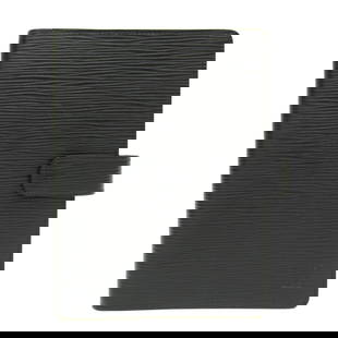 Louis Vuitton Epi Agenda MM R20042 Personal Planner Cover Noir 18.5cm: Louis Vuitton Epi Agenda MM R20042 Personal Planner Cover Noir 18.5cm Introducing the Louis Vuitton Epi Personal Size Planner Cover in Noir, a sophisticated accessory for both women and men. Crafted f