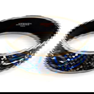 Hermes GM Cloisonne Enamel Bangle Blue Black Silver 18.5cm: Hermes GM Cloisonne Enamel Bangle Blue Black Silver 18.5cm This stunning Hermes GM enamel bangle is designed for women, showcasing a beautiful combination of blue, black, and silver hues. Crafted from
