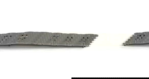 Jacob & Co Stainless Steel 20mm Bracelet Authentic Pre-Owned: Jacob & Co Stainless Steel 20mm Bracelet Authentic Pre-Owned Enhance your timepiece with this premium Jacob & Co. stainless steel bracelet. Designed for both durability and style, this wristwatch band
