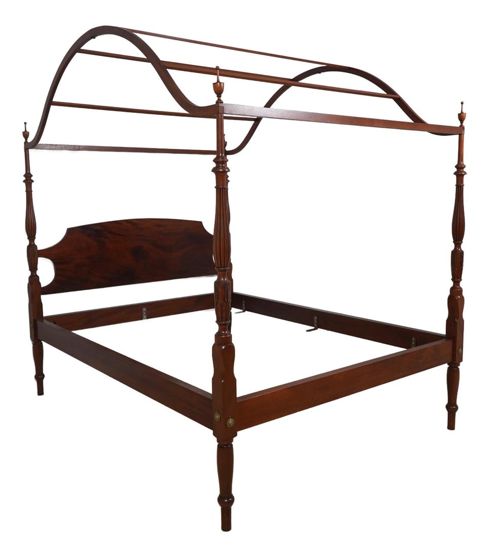 Reid Classics Queen Size Mahogany Canopy Bed Federal Style: Reid Classics Queen Size Mahogany Canopy Bed Federal Style This exquisite Queen Size Canopy Bed showcases fine craftsmanship with its bolted rail construction and intricate carved details. Made from h