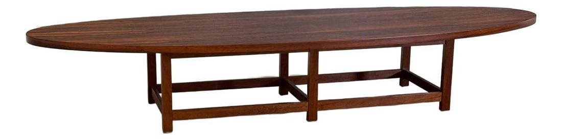 Mid-Century Modern Paul McCobb Rosewood Coffee Table 1962: Mid-Century Modern Paul McCobb Rosewood Coffee Table 1962 This exquisite mid-century modern coffee table, designed by Paul McCobb for the Delineator line, features a long oval shape crafted from rosew