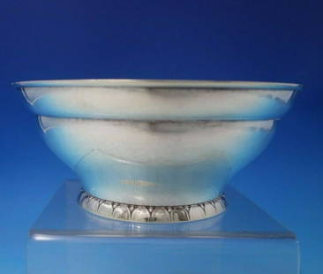 Georg Jensen Continental Sterling Silver Serving Bowl 2 5/8 x 6 1/2 6.7 ozt: Georg Jensen Continental Sterling Silver Serving Bowl 2 5/8 x 6 1/2 6.7 ozt This exceptional Continental serving bowl by Georg Jensen is crafted from sterling silver, showcasing both elegance and time