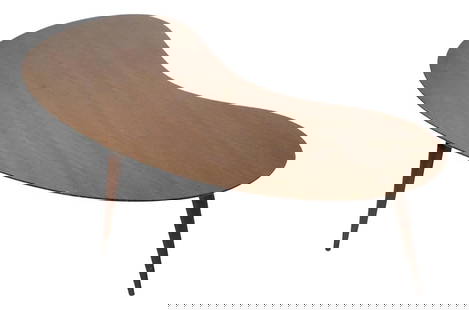 Mid Century Boomerang Amoeba Coffee Table Faux Wood Grain 1950s: Mid Century Boomerang Amoeba Coffee Table Faux Wood Grain 1950s This Mid Century coffee table features a classic freeform design inspired by boomerang and amoeba shapes. It boasts a faux wood grain Fo