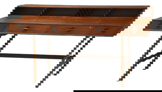 Danish Mid-Century Teak Flip Top Desk by Peter Lovig 1969: Danish Mid-Century Teak Flip Top Desk by Peter Lovig 1969 This exquisite mid-century modern teak flip top desk, designed by Peter Lovig, showcases a beautiful blend of functionality and style. Profess