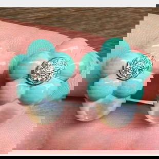 Elegant 18K White Gold Turquoise Diamond Earrings 0.20 Ct: Elegant 18K White Gold Turquoise Diamond Earrings 0.20 Ct Stunning 18K White Gold Earrings featuring vibrant turquoise and sparkling diamonds. These exquisite earrings weigh 11.6 grams and are adorned