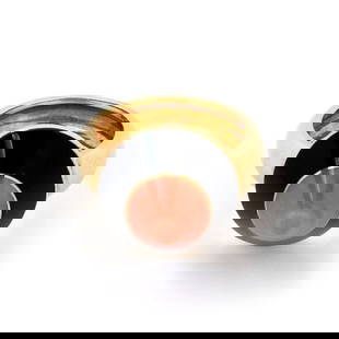 Vintage Coral Onyx 18k Yellow Gold Pointed Top Ring Size 5: Vintage Coral Onyx 18k Yellow Gold Pointed Top Ring Size 5 Discover the elegance of this vintage Coral & Onyx Pointed Top Ring, expertly crafted from 18k yellow gold. This size 5 ring showcases a dist