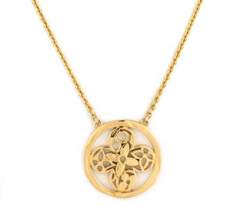 Louis Vuitton 18k Yellow Gold Round Floral Pendant Necklace: Louis Vuitton 18k Yellow Gold Round Floral Pendant Necklace Elevate your jewelry collection with the Louis Vuitton 18k Yellow Gold Round Resille Monogram Floral Pendant Necklace. This exquisite piece