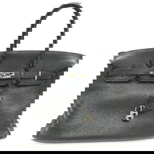 Hermes Black Leather Tote Bag 23cm x 35cm x 20cm: Hermes Black Leather Tote Bag 23cm x 35cm x 20cm This elegant Hermes Tote Bag is the perfect accessory for women seeking style and functionality. Crafted from high-quality leather in a classic black c