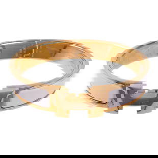 HERMES Clic H White Enamel Bracelet Elegant Design: HERMES Clic H White Enamel Bracelet Elegant Design This HERMES Clic H Bracelet features a sophisticated design made with durable enamel in a pristine white color. The bracelet is crafted from high-qua