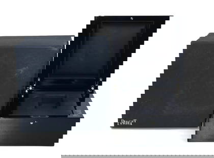 Authentic Piaget Presentation Watch Box 8x8x5 Inches: Authentic Piaget Presentation Watch Box 8x8x5 Inches This elegant Piaget watch box is the perfect presentation case for your timepiece. Crafted with care, this single watch box measures 8x8x5 inches,