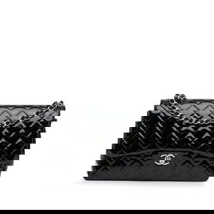 Chanel Jumbo Classic Patent Double Flap Black Leather Bag: Chanel Jumbo Classic Patent Double Flap Black Leather Bag Discover the elegance of the Chanel Jumbo Classic Patent Double Flap, a timeless piece crafted from luxurious quilted patent leather. This sop