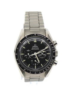 Omega Speedmaster Moon Chronograph Stainless Steel 42mm Watch Ref 145022: Omega Speedmaster Moon Chronograph Stainless Steel 42mm Watch Ref 145022 This Omega Speedmaster Moon Chronograph wristwatch is a classic timepiece known for its precision and robust design. Crafted fr
