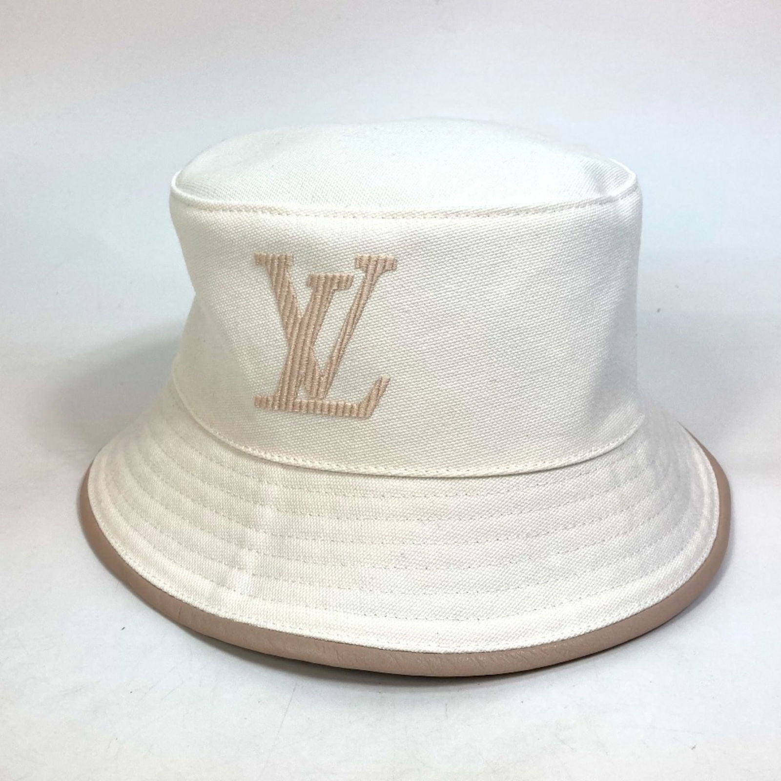 Louis Vuitton Bob LV Buddy Women's Cotton Bucket Hat White 59cm: Louis Vuitton Bob LV Buddy Women's Cotton Bucket Hat White 59cm Introducing the Louis Vuitton Bob LV Buddy Hat, a stylish bucket hat designed for women. This pristine white hat is crafted from high-qu