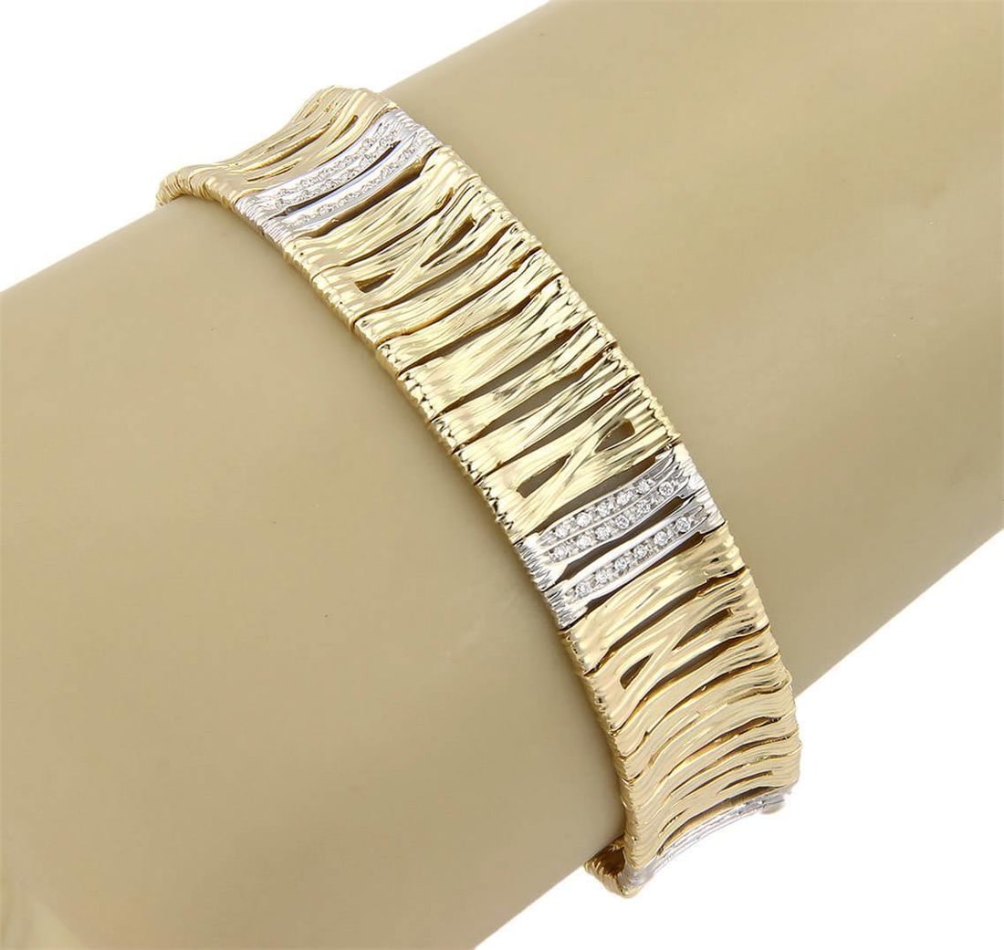 Roberto Coin 18k Gold Diamond Elephant Skin Flex Bracelet: Roberto Coin 18k Gold Diamond Elephant Skin Flex Bracelet Discover the elegance of this authentic Roberto Coin bracelet from the renowned Elephant Skin collection. Crafted with precision from 18k yell