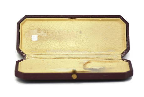 Authentic Patek Philippe Presentation Box for Single Watch: Authentic Patek Philippe Presentation Box for Single Watch This Patek Philippe Presentation Box is an elegant storage solution designed for a single watch. Measuring 6.5 x 3 x 1 inches, this box showc