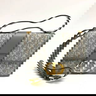 Christian Dior Montaigne Oblique Leather Shoulder Bag Gray Gold Hardware 24x17x5cm: Christian Dior Montaigne Oblique Leather Shoulder Bag Gray Gold Hardware 24x17x5cm This exquisite Christian Dior Montaigne Oblique bag is a must-have for any fashion-forward woman. Crafted from high-q