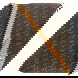 Louis Vuitton Musette M51256 Monogram Shoulder Bag 35cm x 31cm: Louis Vuitton Musette M51256 Monogram Shoulder Bag 35cm x 31cm This Louis Vuitton Musette shoulder bag is a stylish accessory crafted from the iconic Monogram canvas in a rich brown color. Designed fo