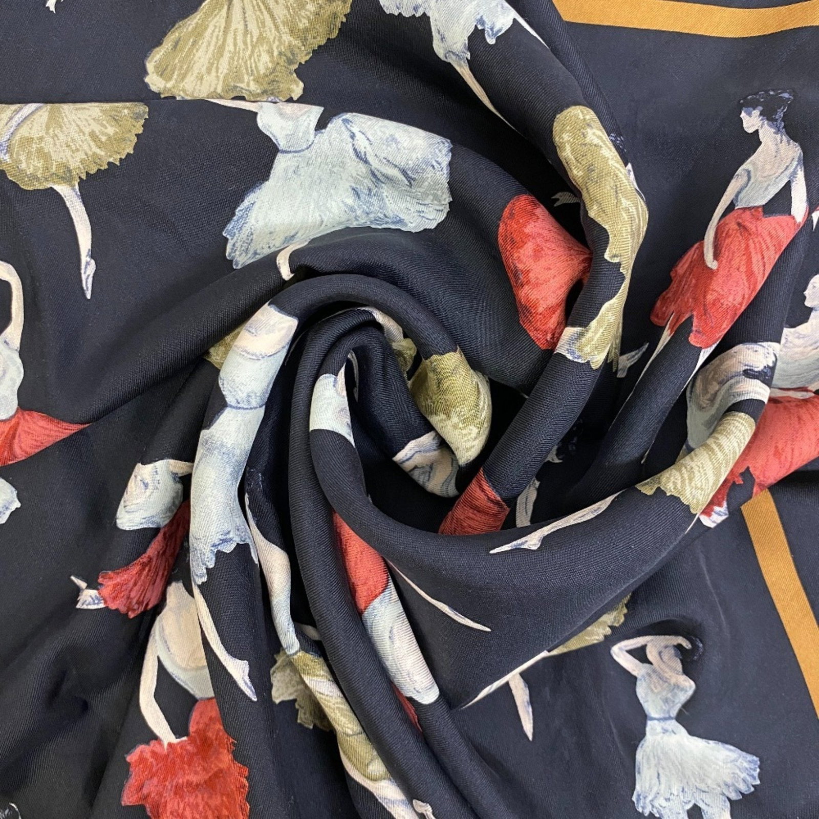 HERMES Carre 90 La Dance Ballet Dancer Silk Scarf Black Gold: HERMES Carre 90 La Dance Ballet Dancer Silk Scarf Black Gold Elevate your style with this exquisite Hermes Carre 90 La Dance Ballet Dancer Scarf. Crafted from luxurious silk, this scarf showcases a st