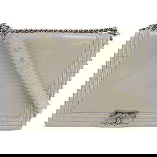 Chanel Boy Flap Shoulder Bag White Enamel Leather 22x30x6cm 2013: Chanel Boy Flap Shoulder Bag White Enamel Leather 22x30x6cm 2013 The CHANEL Chain Shoulder Bag is a stylish and elegant accessory for women, crafted from high-quality enamel leather in a classic white