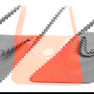 HERMES Lindy 26 2 Way Shoulder Bag Clemence Leather Rouge Pivoine: HERMES Lindy 26 2 Way Shoulder Bag Clemence Leather Rouge Pivoine Introducing the HERMES Lindy 26 2 Way Shoulder Bag, an exquisite blend of functionality and style. Crafted from luxurious Clemence lea