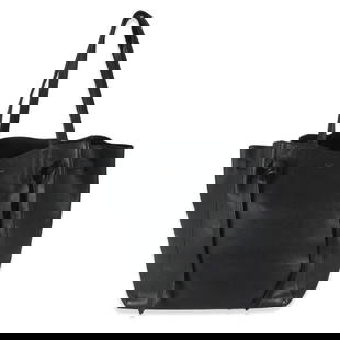 Celine Phantom Cabas Tote 2016 Black Leather with Gold-Tone Hardware: Celine Phantom Cabas Tote 2016 Black Leather with Gold-Tone Hardware Explore the elegance of the Celine Black Calfskin Phantom Cabas Tote, a stylish and versatile accessory perfect for any occasion. T