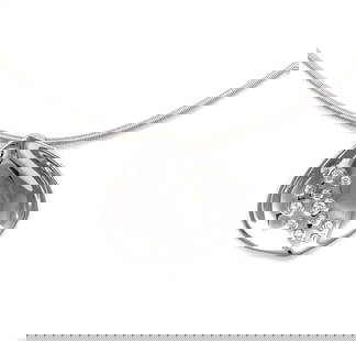 Koesia 18k White Gold Diamond Leaf Pendant Choker Necklace: Koesia 18k White Gold Diamond Leaf Pendant Choker Necklace The Koesia Diamond 18k White Gold Concave Leaf Pendant Cable Choker Necklace is a breathtaking piece that embodies elegance and sophisticatio