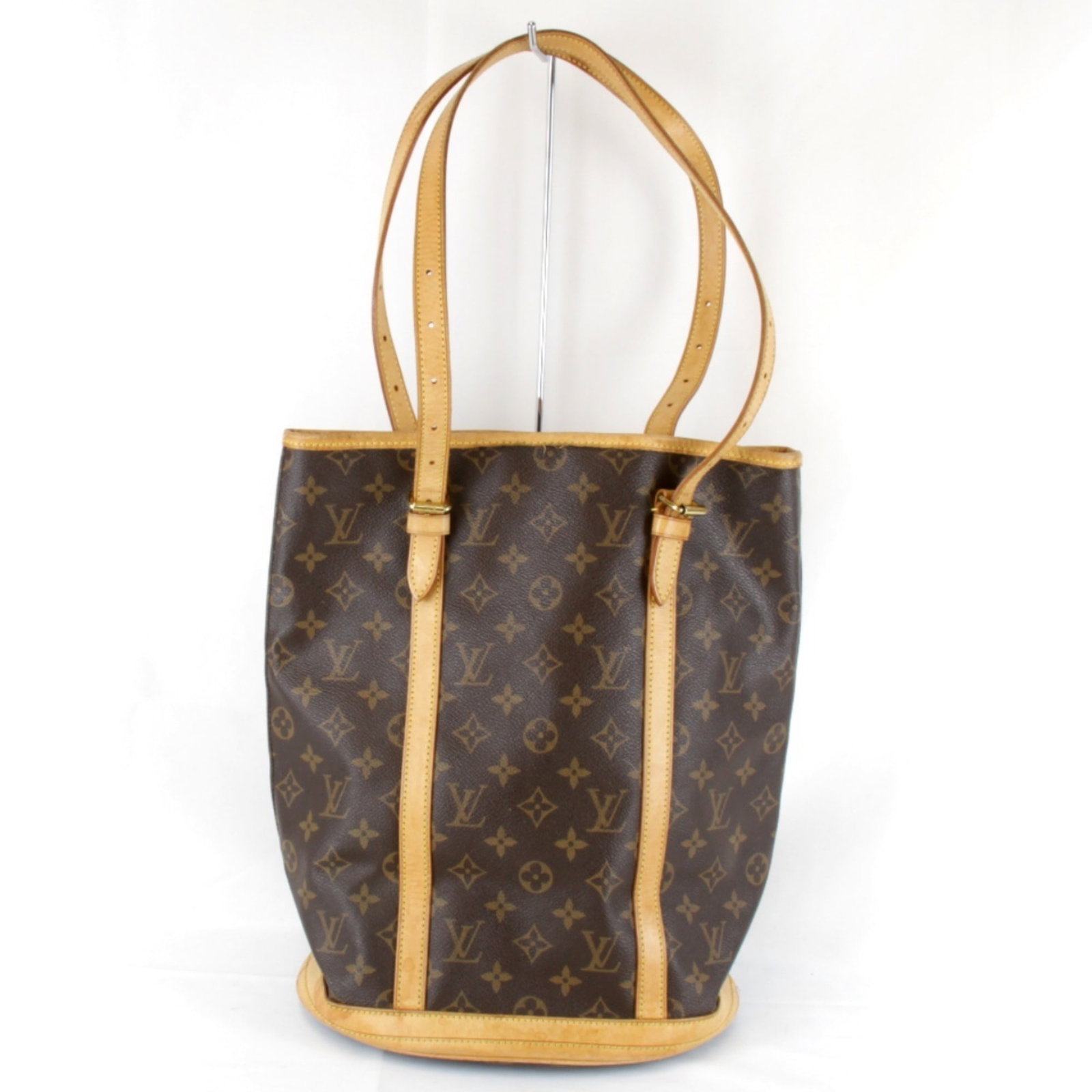 Louis Vuitton Bucket GM Monogram Canvas Tote Bag Brown Women's: Louis Vuitton Bucket GM Monogram Canvas Tote Bag Brown Women's This elegant Louis Vuitton Bucket GM Tote Bag showcases the iconic Monogram canvas in a stylish brown color. Designed for women, this tot