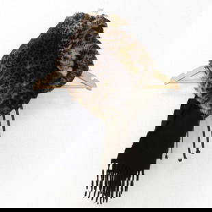 Fendi Orirag Black Cashmere Mink Stole Scarf 1.72m x 26cm: Fendi Orirag Black Cashmere Mink Stole Scarf 1.72m x 26cm Elevate your wardrobe with this stunning Fendi Orirag Fur Cashmere x Mink Candy Stole Scarf in classic black. Designed specifically for women,