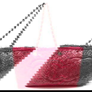 CHANEL Pink Coco Mark Tote Bag Vinyl Cotton Shoulder Bag 24cm x 35cm x 14cm: CHANEL Pink Coco Mark Tote Bag Vinyl Cotton Shoulder Bag 24cm x 35cm x 14cm This exquisite CHANEL Tote Bag features a luxurious blend of vinyl and cotton in a vibrant pink hue. Designed as a versatile