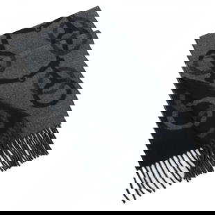 Hermes Cashmere Shawl Scarf in Black and Gray 100% Luxury: Hermes Cashmere Shawl Scarf in Black and Gray 100% Luxury This exquisite Hermes scarf is crafted from 100% cashmere, ensuring a luxurious feel and warmth. Designed as a shawl for women, it features an