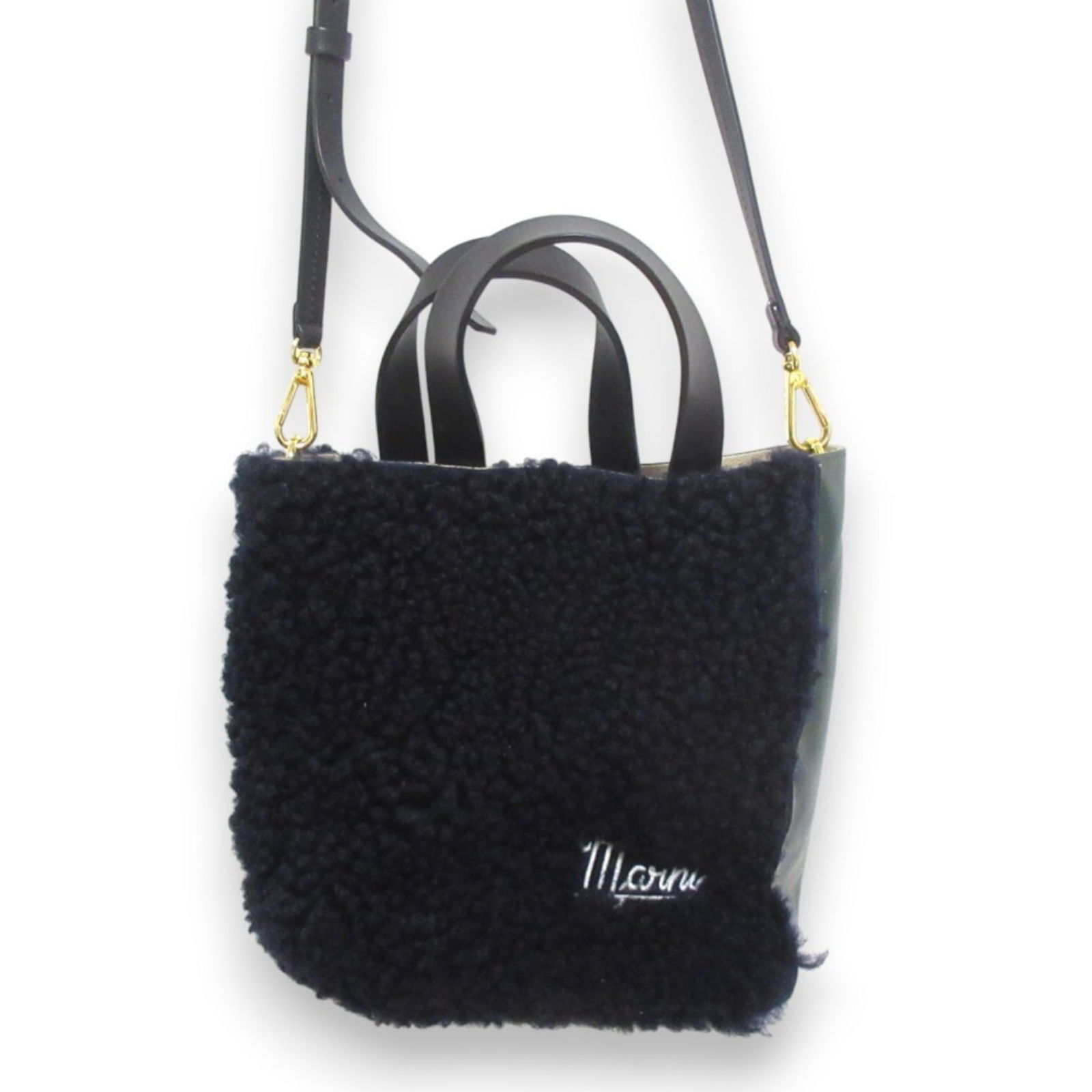 Marni Museo Soft 2-Way Handbag Green Navy Sheepskin Calfskin: Marni Museo Soft 2-Way Handbag Green Navy Sheepskin Calfskin Introducing the MARNI MUSEO SOFT handbag, a luxurious blend of sheepskin and calfskin, designed for the modern woman. This stylish 2-way sh