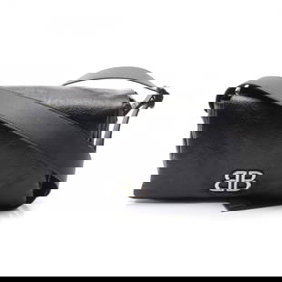 Balenciaga Monaco Flap S Black Leather Shoulder Bag for Men and Women: Balenciaga Monaco Flap S Black Leather Shoulder Bag for Men and Women Introducing the Balenciaga Monaco Flap S Shoulder Bag, a versatile accessory suitable for both men and women. Crafted from high-qu