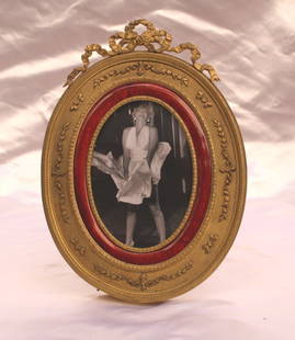 1900 French Enameled Bronze Oval Picture Frame 8.5x6: 1900 French Enameled Bronze Oval Picture Frame 8.5x6 This exquisite original 1900 French enameled bronze oval picture frame showcases exceptional detail, design, and craftsmanship. With a rich patina,