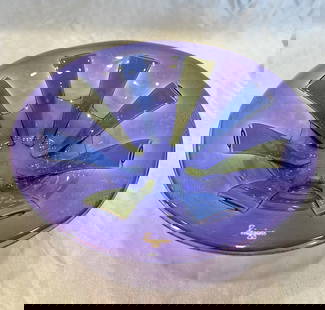Higgins Mid-Century Art Glass Bowl Purple Green Signed: Higgins Mid-Century Art Glass Bowl Purple Green Signed This stunning Higgins art glass bowl from the mid-1900s features a captivating blend of purple and green colors, showcasing exceptional detail an