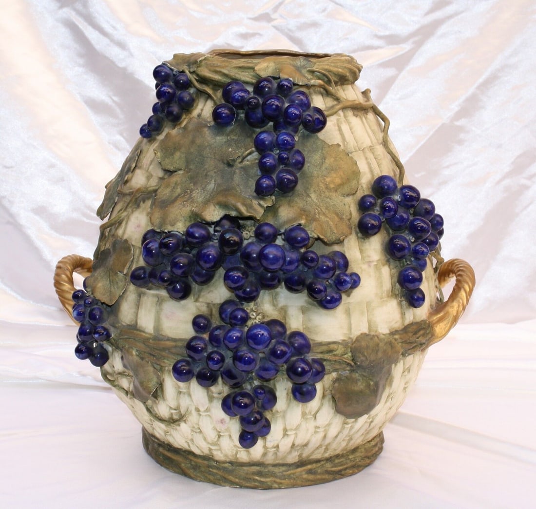 19th Century Art Nouveau Amphora Clay Vase Museum Piece: 19th Century Art Nouveau Amphora Clay Vase Museum Piece Discover this exquisite 19th century Art Nouveau Austrian Amphora vase, a true museum piece that showcases remarkable craftsmanship and intricat