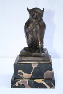 Art Deco Bronze Owl Sculpture by Hertz on Marble Base: Art Deco Bronze Owl Sculpture by Hertz on Marble Base This exquisite Art Deco bronze owl sculpture, crafted by the renowned German artist Hertz between 1900 and 1930, showcases remarkable detail and a