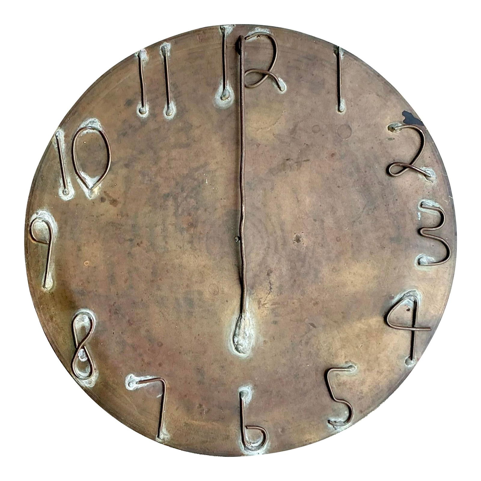 Vintage Boho Brass Artisan Clock 14.5in Unique Design: Vintage Boho Brass Artisan Clock 14.5in Unique Design Enhance your space with this Vintage Boho Brass Artisan Clock Face, featuring an intricate brass design that beautifully showcases artisanal craft