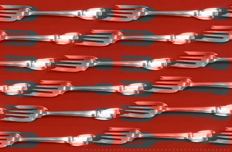 Tiffany & Co Castilian Sterling Silver 12-Piece Salad Fork Set 6 5/8": Tiffany & Co Castilian Sterling Silver 12-Piece Salad Fork Set 6 5/8" Introducing a stunning 12-piece salad fork set in the elegant Castilian pattern by Tiffany & Co. Each fork measures 6 5/8" and is