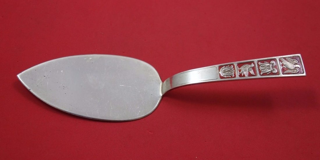 David Andersen Sterling Silver 8 7/8" Pie Server with Red Enamel Birds: David Andersen Sterling Silver 8 7/8" Pie Server with Red Enamel Birds This exquisite pie server by David Andersen showcases a beautifully crafted sterling silver body adorned with vibrant red enamel