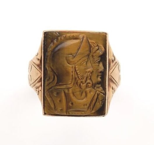 10k Gold Vintage Men's Tiger's Eye Double Warrior Cameo Ring Size 8: 10k Gold Vintage Men's Tiger's Eye Double Warrior Cameo Ring Size 8 This vintage 10k Gold Genuine Natural Tiger's Eye Men's Double Warrior Cameo Ring is a striking piece that showcases intricate craft